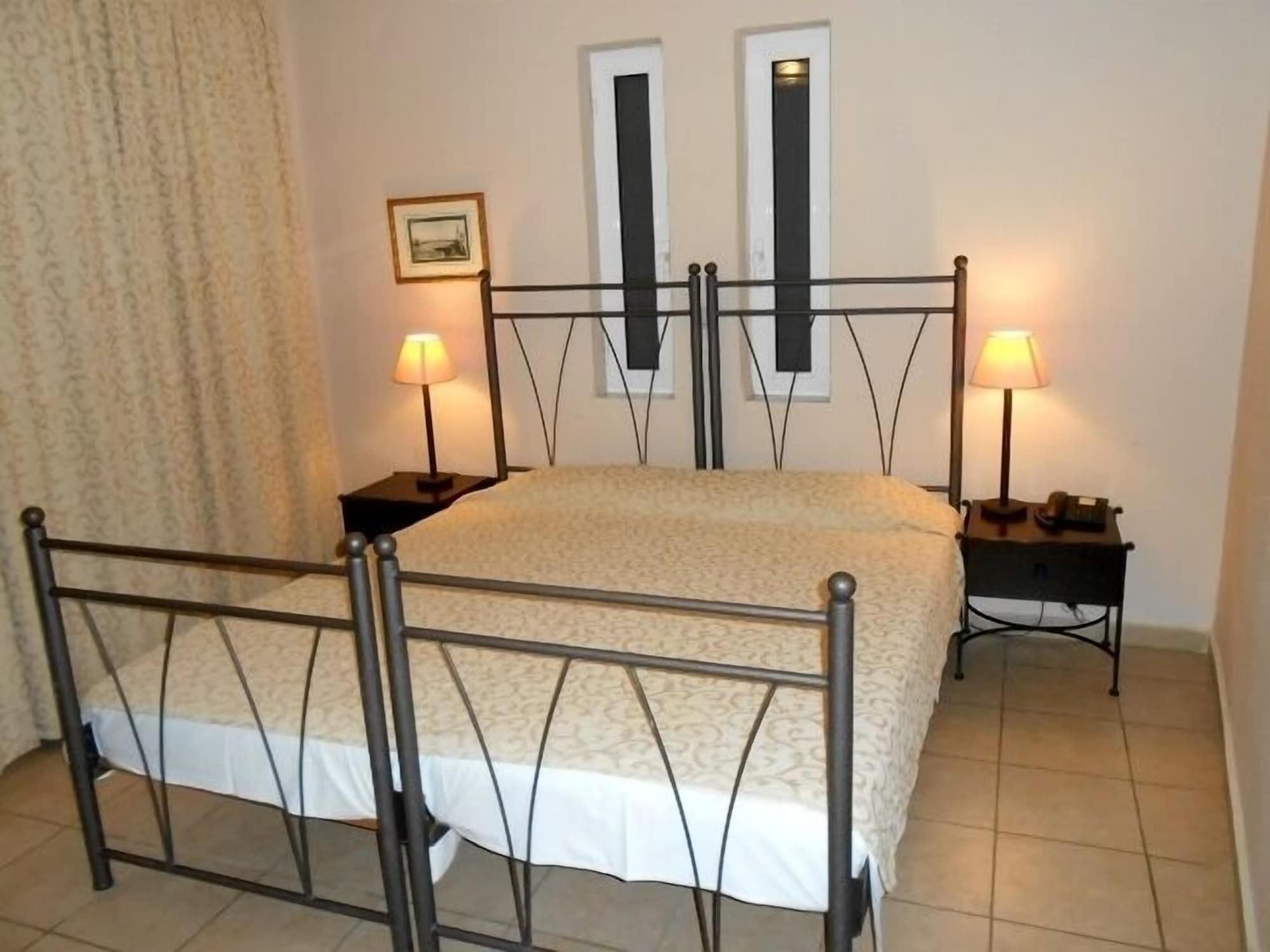 Aparthotel Lambrinos